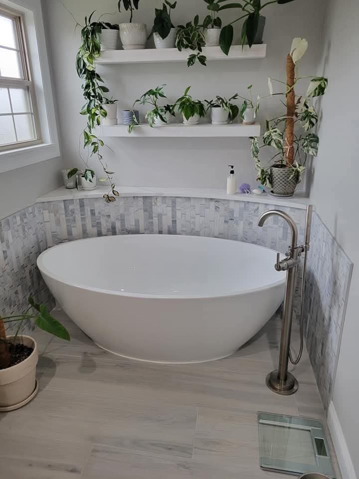 Soaking tub, plant nook