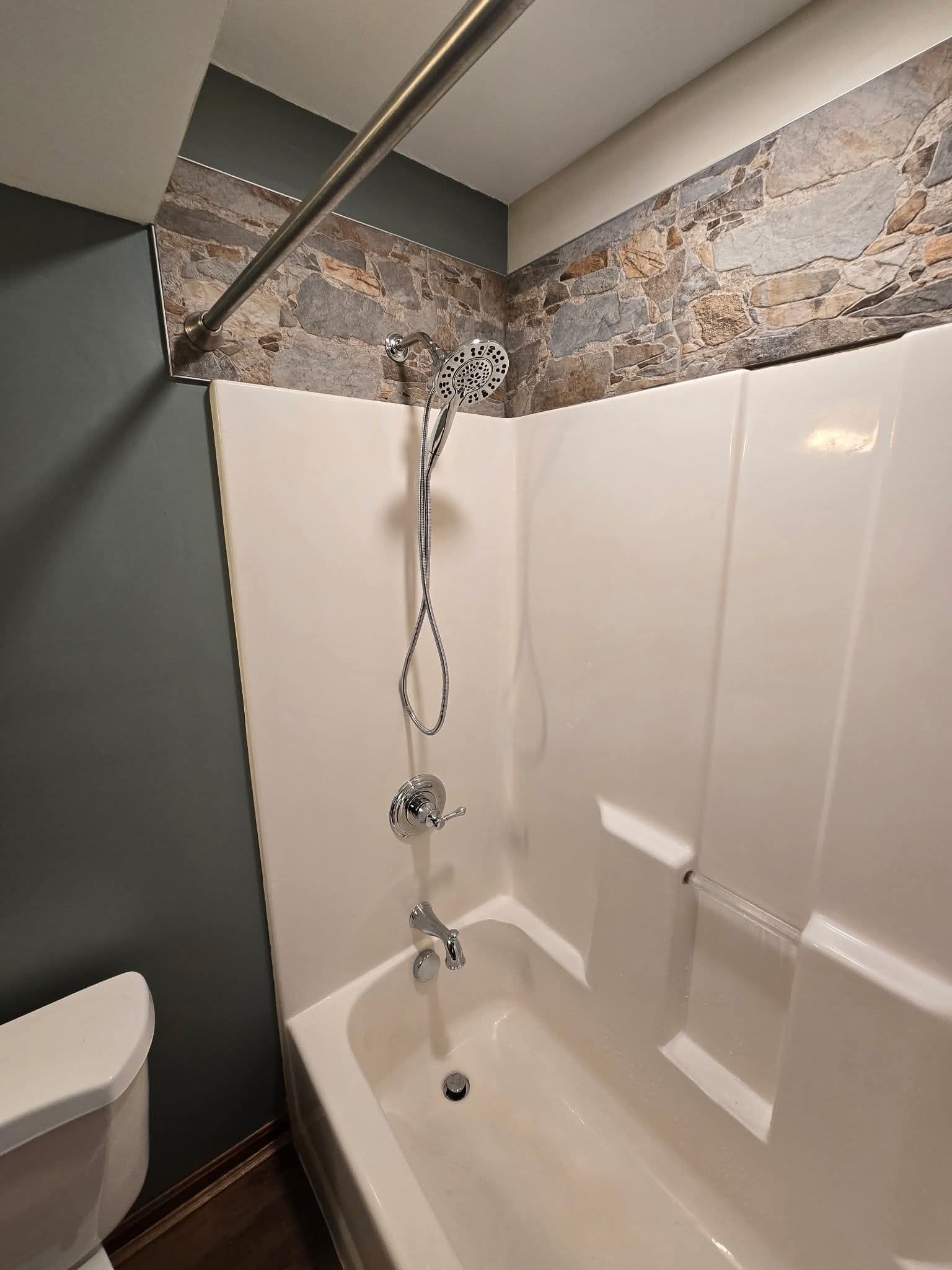 Tub & shower, faux-stone tile
